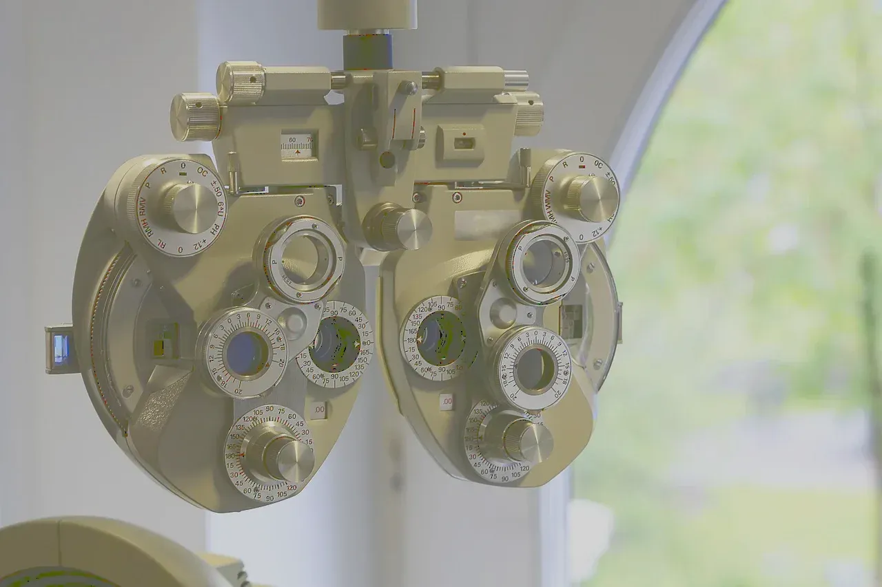 A phoropter, the instrument the refraction is made with, standing in a consulting room